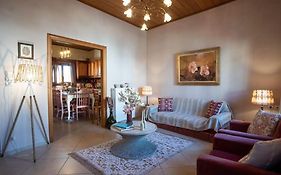 Ellie'S Vintage House